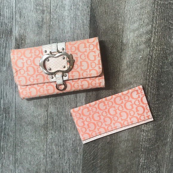 GUESS Wallet & Bifold Matching Set - Picture 2 of 4